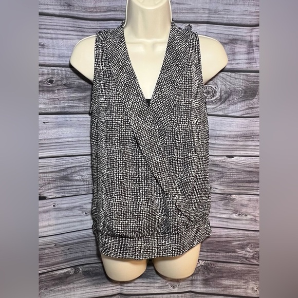 White House Black Market Surplice Banded Layering Shell Size  Small - Picture 1 of 7